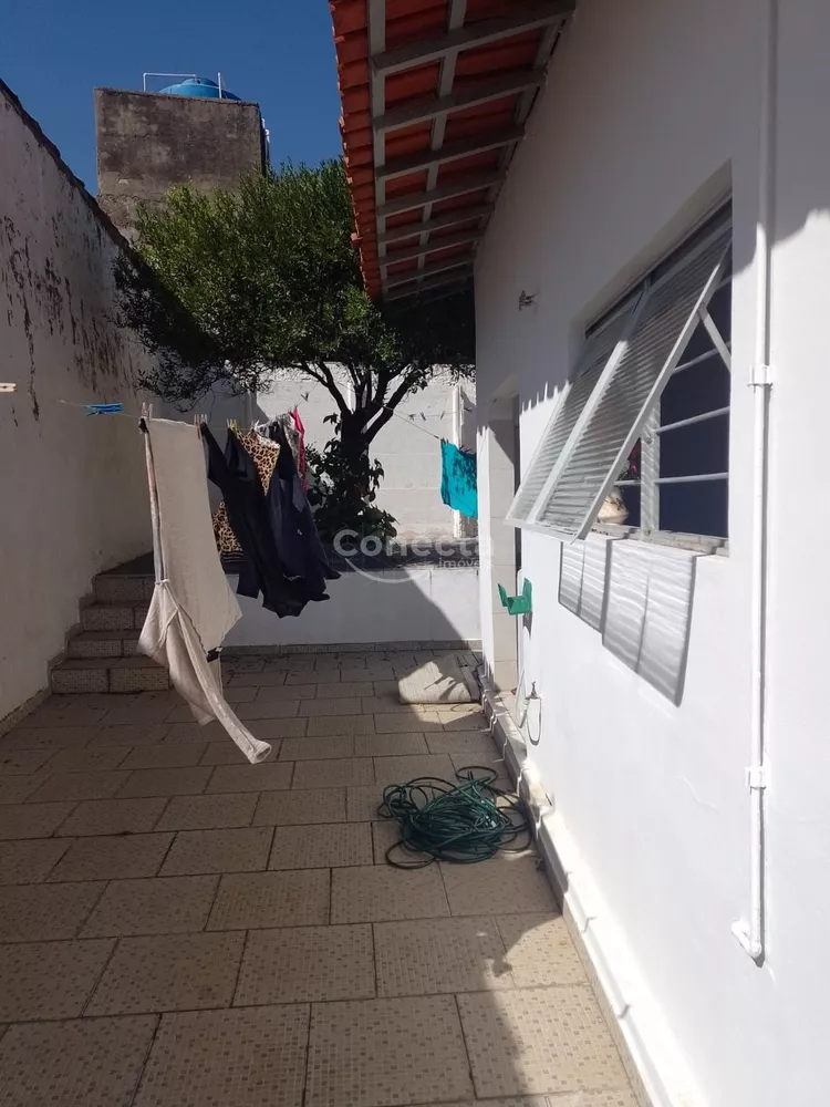 Casa à venda com 2 quartos, 90m² - Foto 4