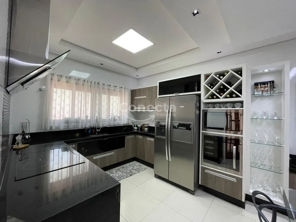 Sobrado, 3 quartos, 380 m² - Foto 1