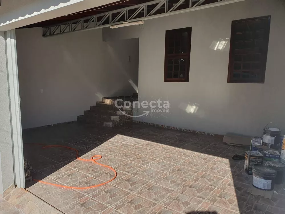 Casa à venda com 4 quartos, 204m² - Foto 1