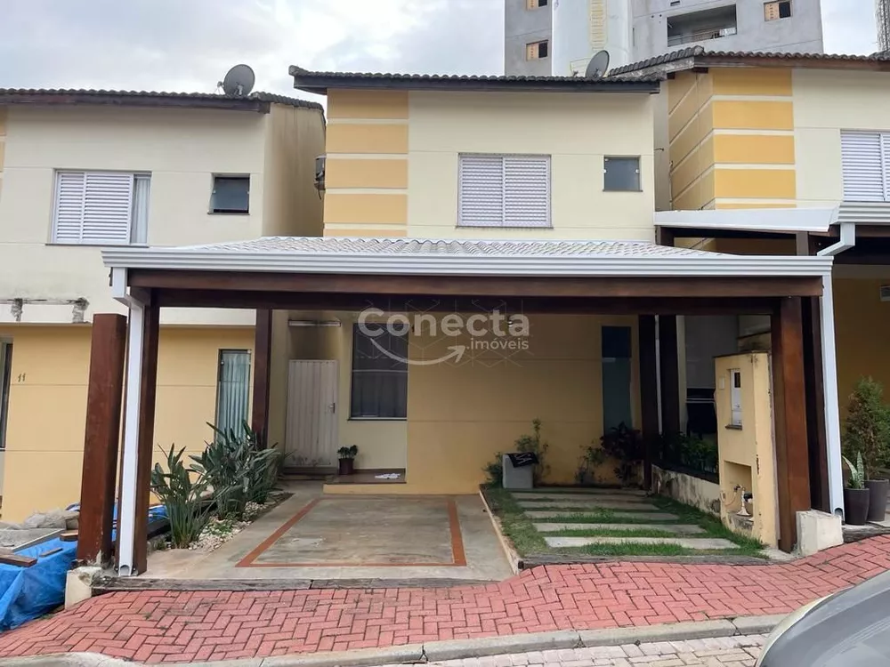 Casa à venda com 3 quartos, 93m² - Foto 1