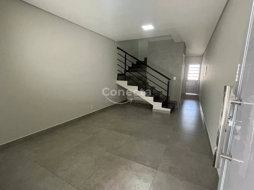 Casa à venda com 2 quartos, 95m² - Foto 2