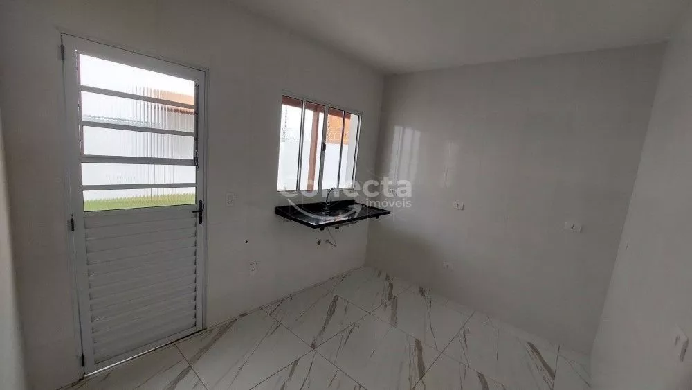 Casa à venda com 2 quartos, 68m² - Foto 5