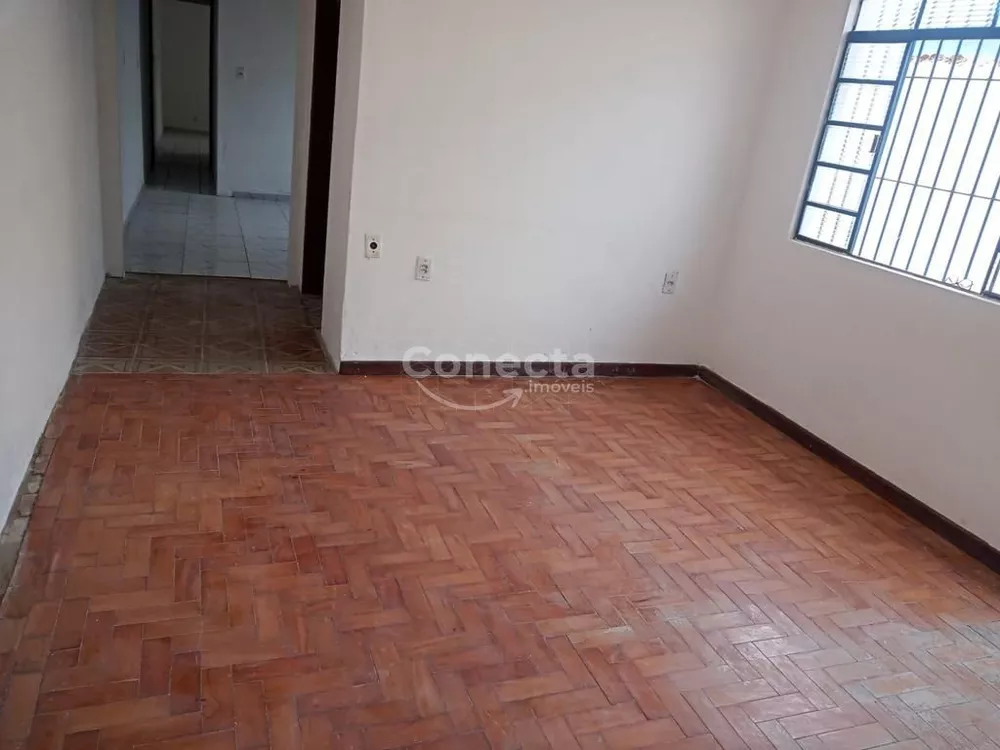 Casa à venda com 4 quartos, 131m² - Foto 4