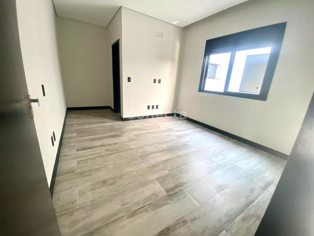 Casa de Condomínio à venda com 3 quartos, 234m² - Foto 4