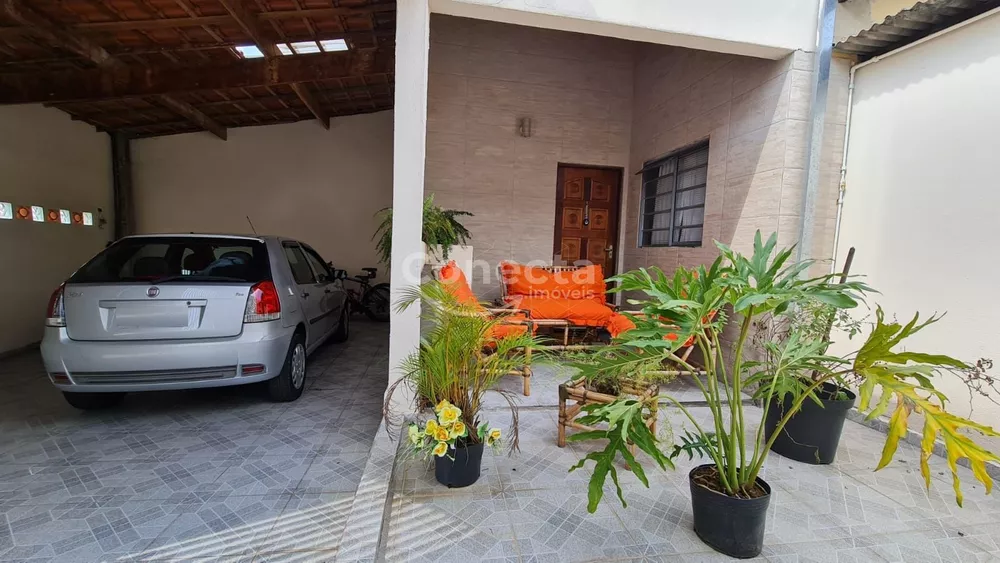 Casa à venda com 2 quartos, 70m² - Foto 2