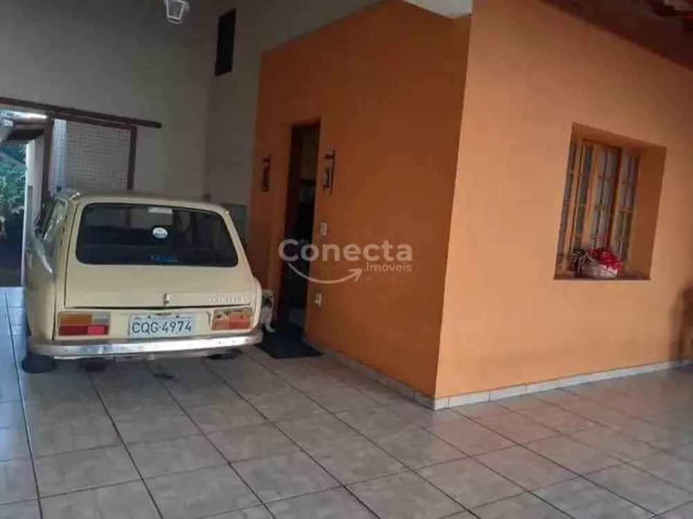 Casa à venda com 4 quartos, 220m² - Foto 1