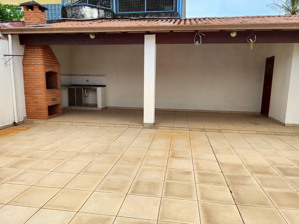 Casa, 3 quartos, 215 m² - Foto 1