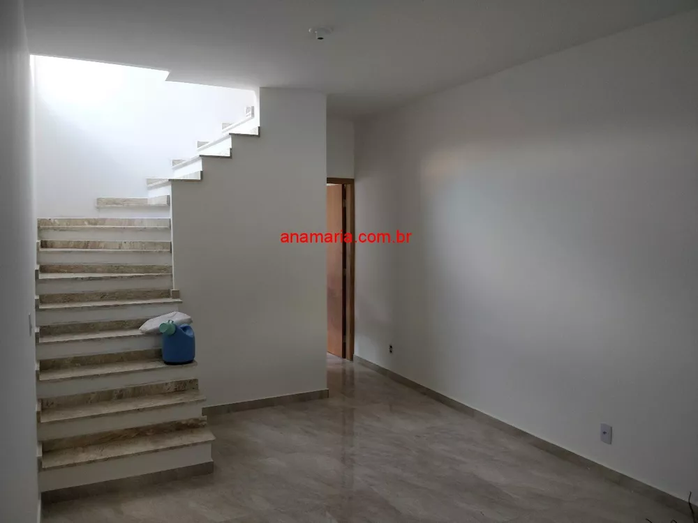 Casa à venda com 4 quartos, 180m² - Foto 1