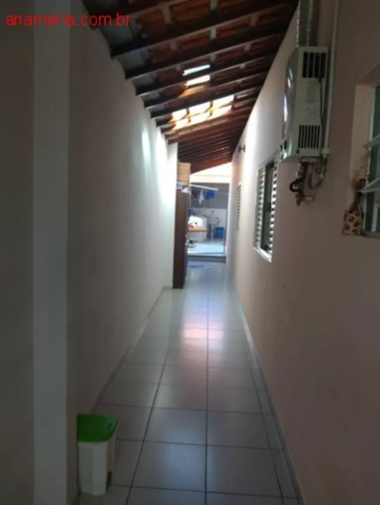 Casa à venda com 3 quartos, 100m² - Foto 4