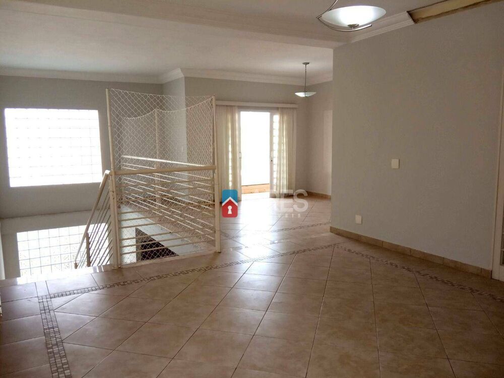 Casa, 3 quartos, 223 m² - Foto 1