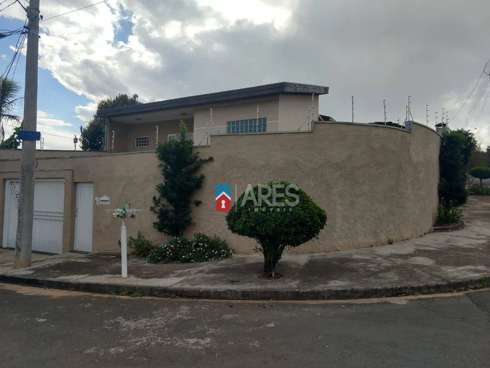 Casa, 3 quartos, 223 m² - Foto 1