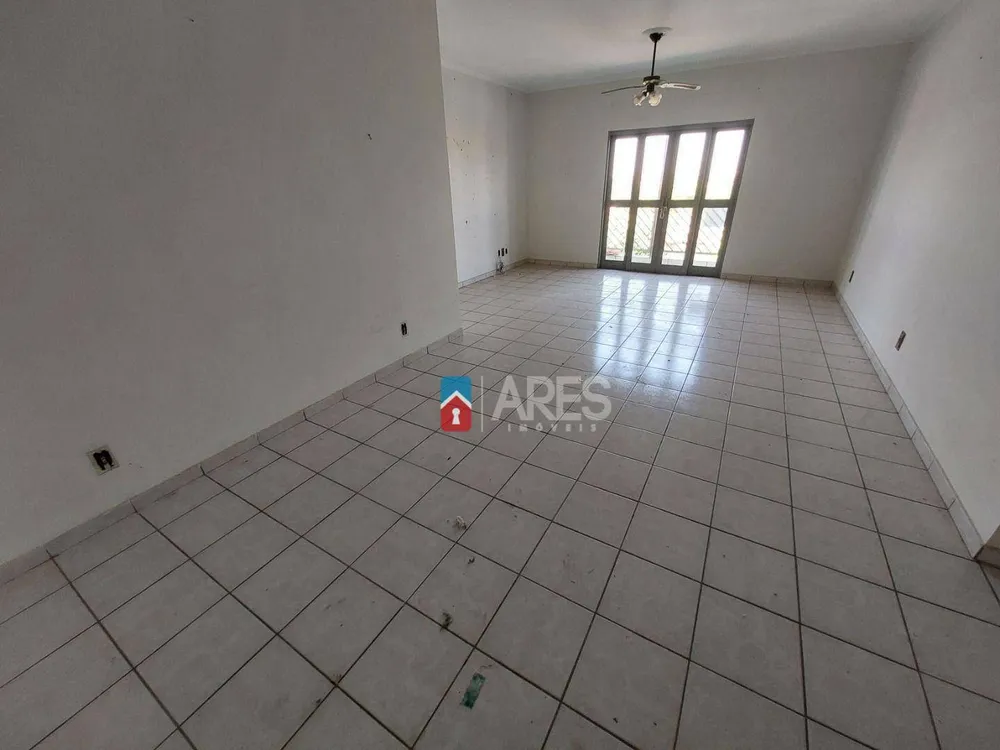 Casa, 3 quartos, 220 m² - Foto 1
