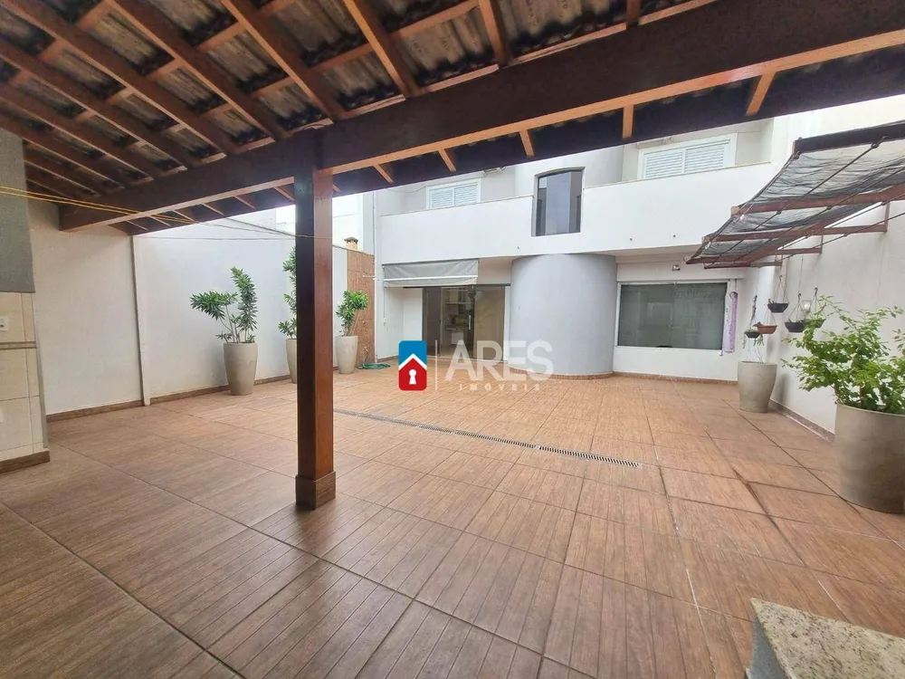 Casa, 3 quartos, 265 m² - Foto 2