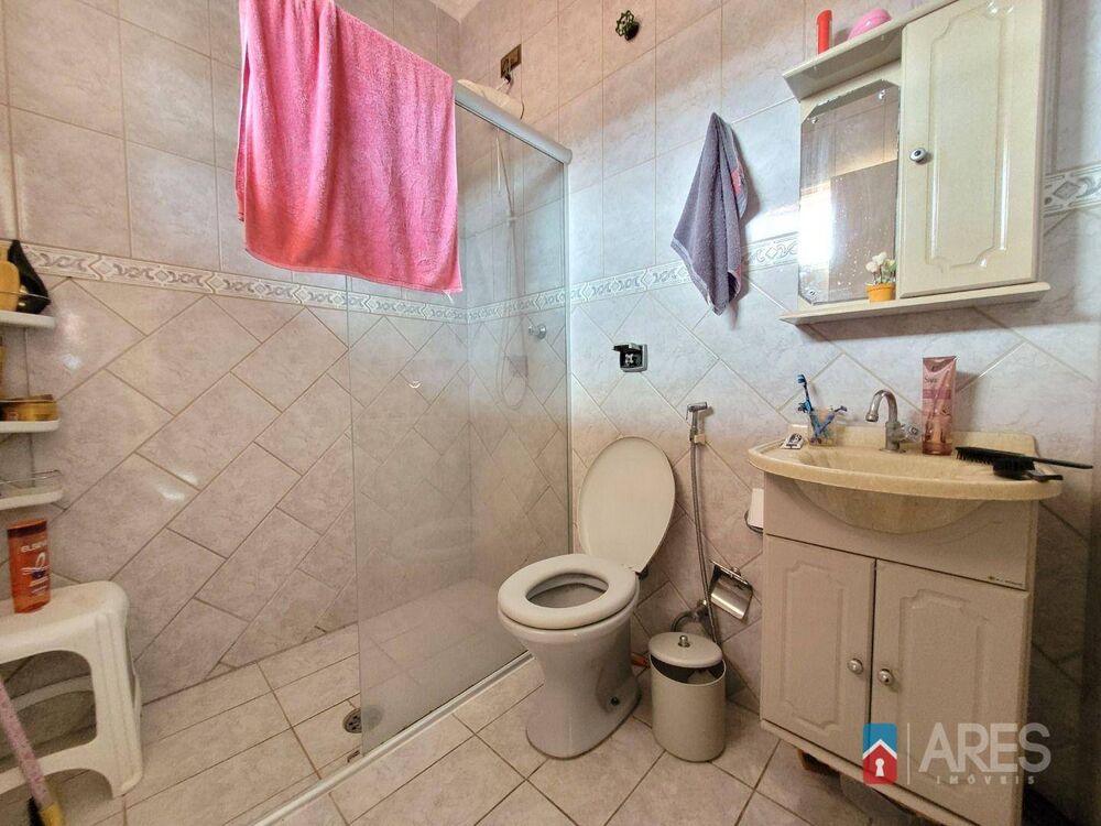 Casa, 3 quartos, 201 m² - Foto 2