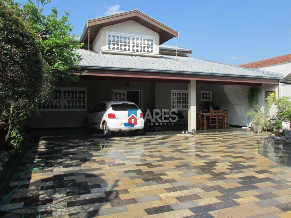 Casa, 3 quartos, 197 m² - Foto 1