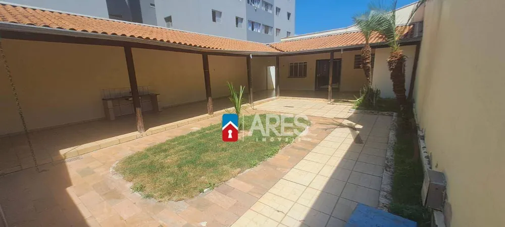 Casa, 4 quartos, 295 m² - Foto 1