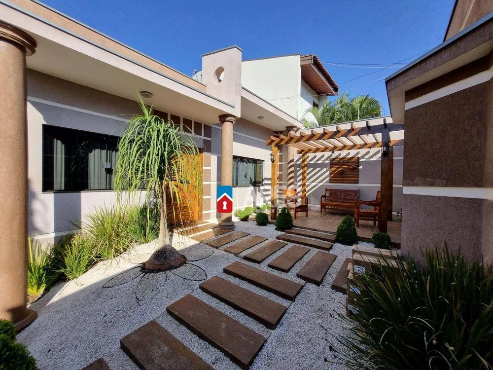 Casa, 5 quartos, 291 m² - Foto 1