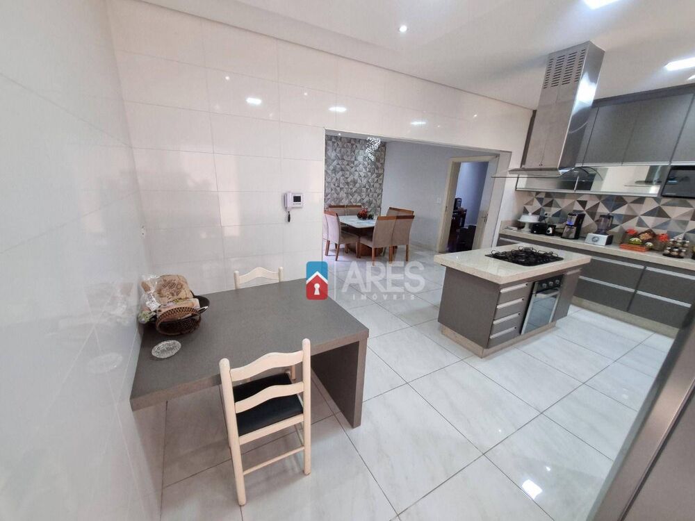 Casa, 3 quartos, 209 m² - Foto 8