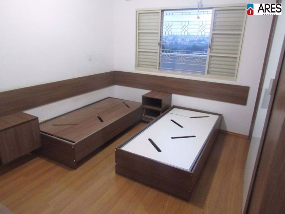 Casa, 4 quartos, 340 m² - Foto 2