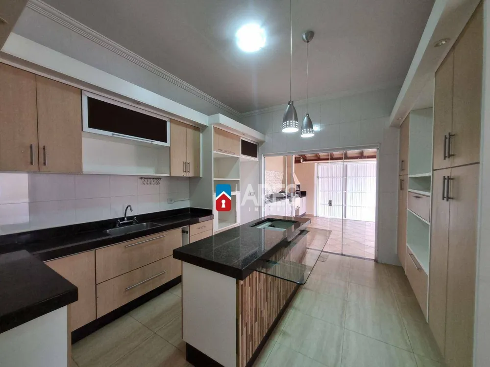 Casa, 3 quartos, 197 m² - Foto 2