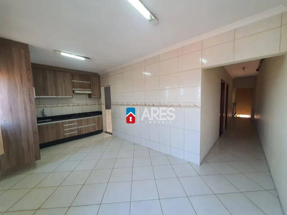 Casa, 5 quartos, 224 m² - Foto 1