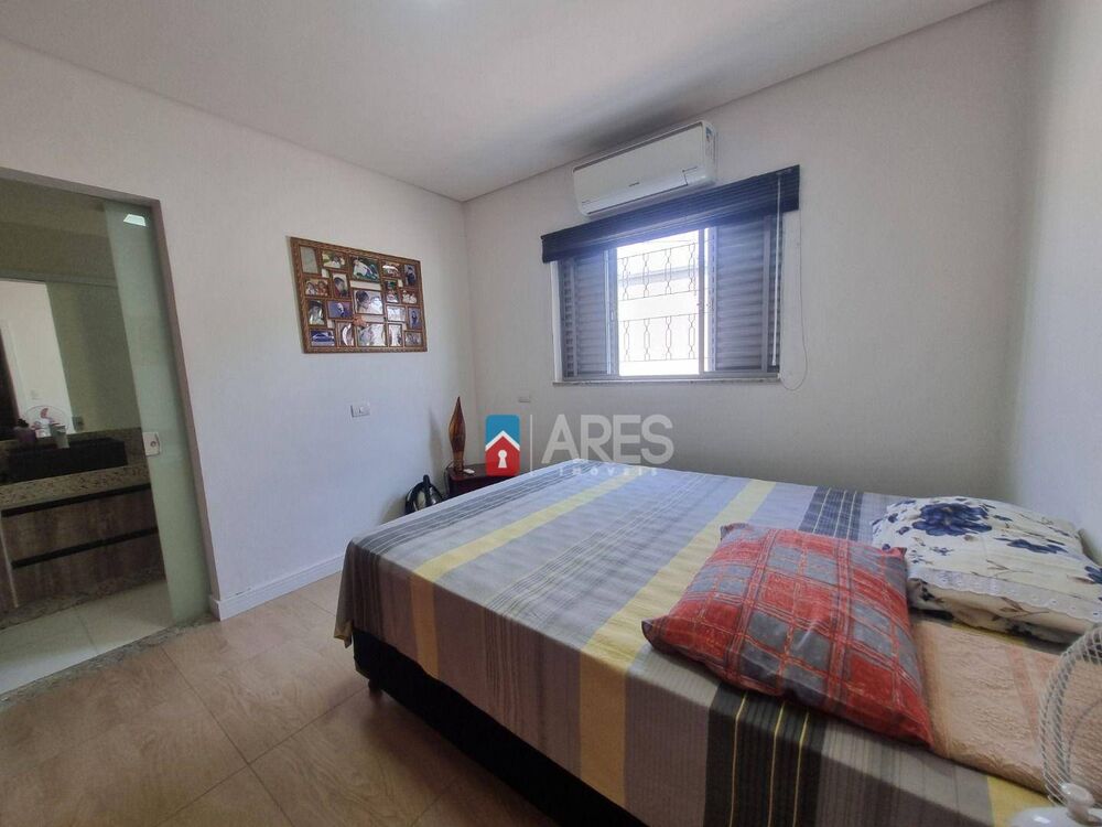 Casa, 4 quartos, 203 m² - Foto 1