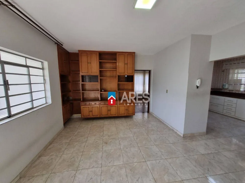 Casa, 4 quartos, 246 m² - Foto 1