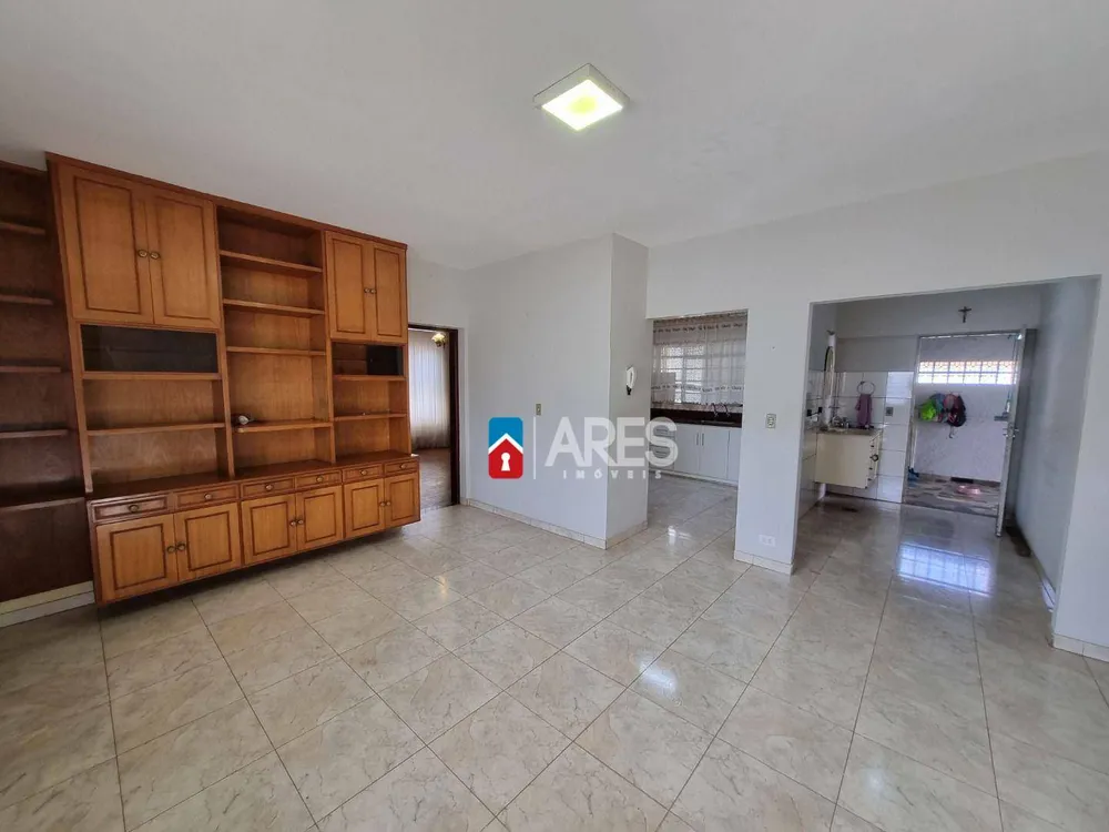 Casa, 4 quartos, 246 m² - Foto 2