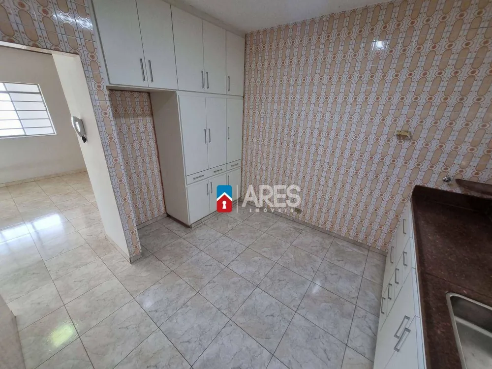 Casa, 4 quartos, 246 m² - Foto 3