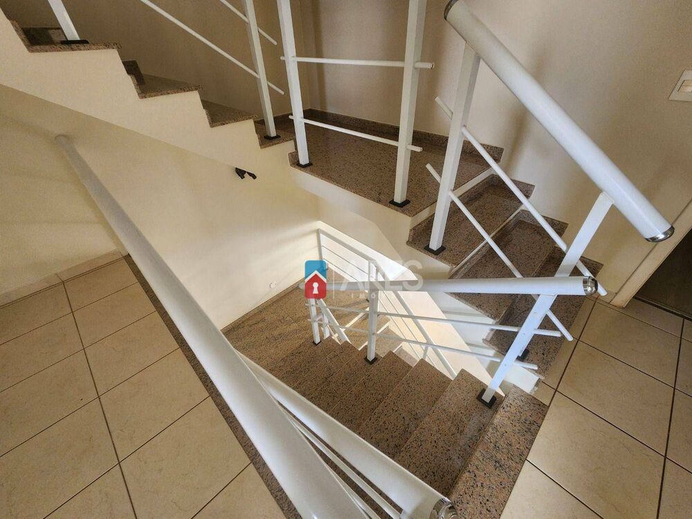 Casa à venda com 4 quartos, 287m² - Foto 3
