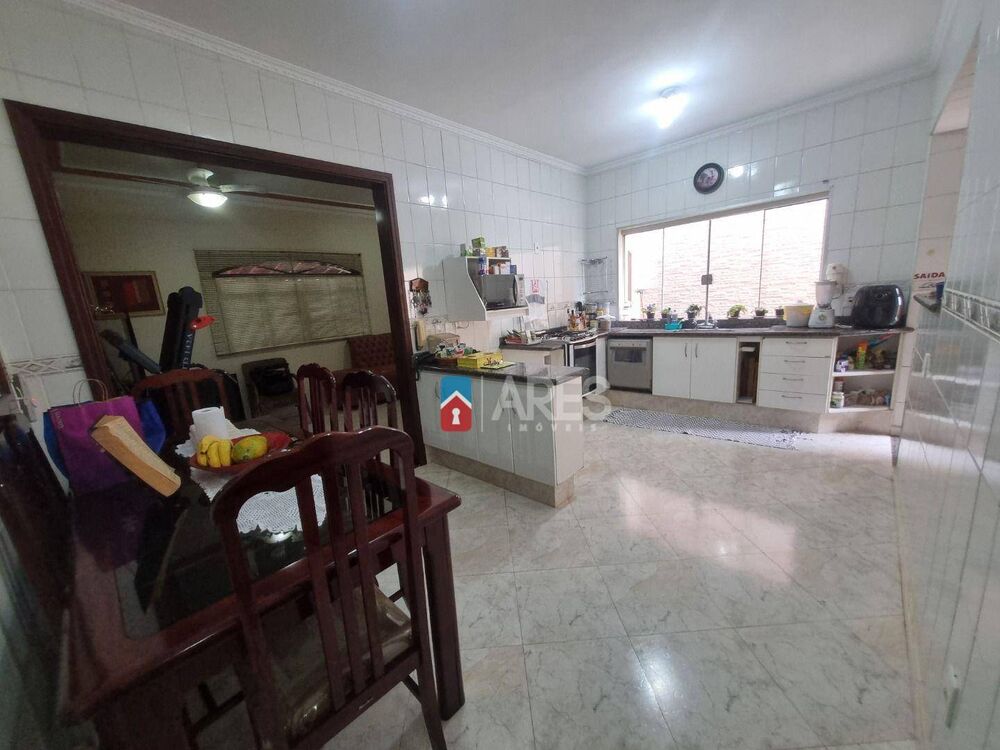 Casa, 3 quartos, 208 m² - Foto 1