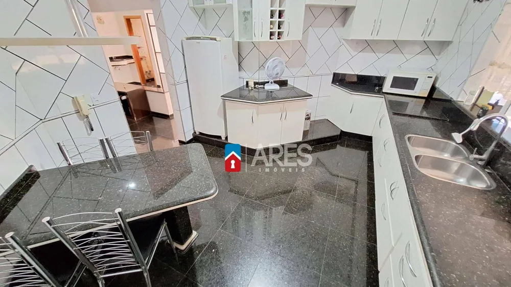 Casa, 4 quartos, 328 m² - Foto 1