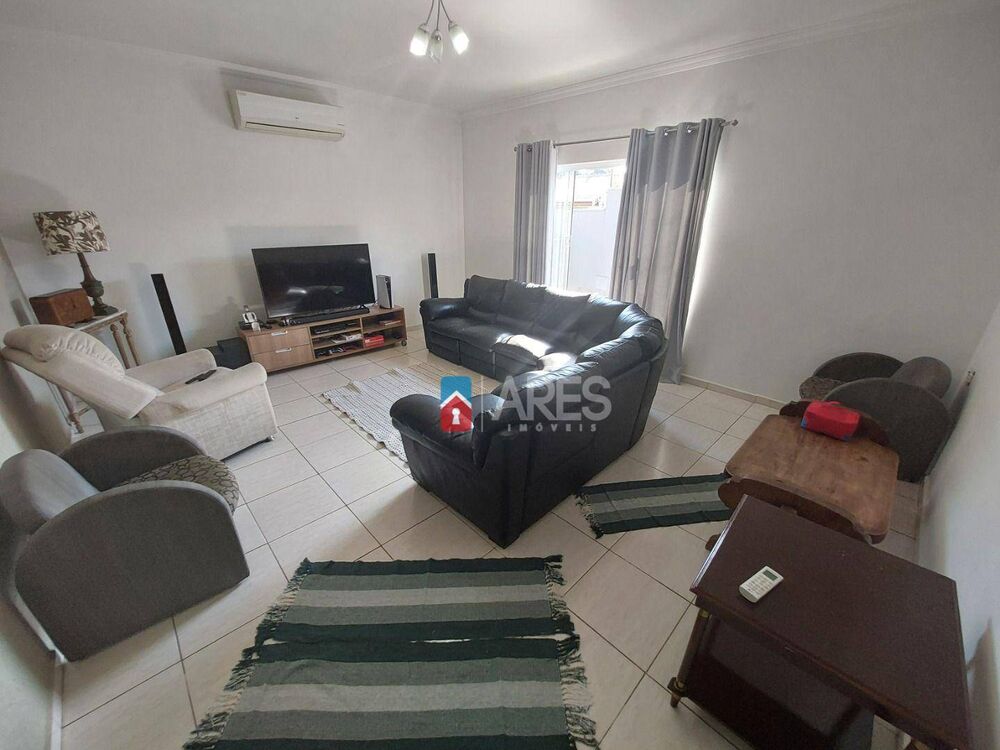 Casa, 4 quartos, 205 m² - Foto 1