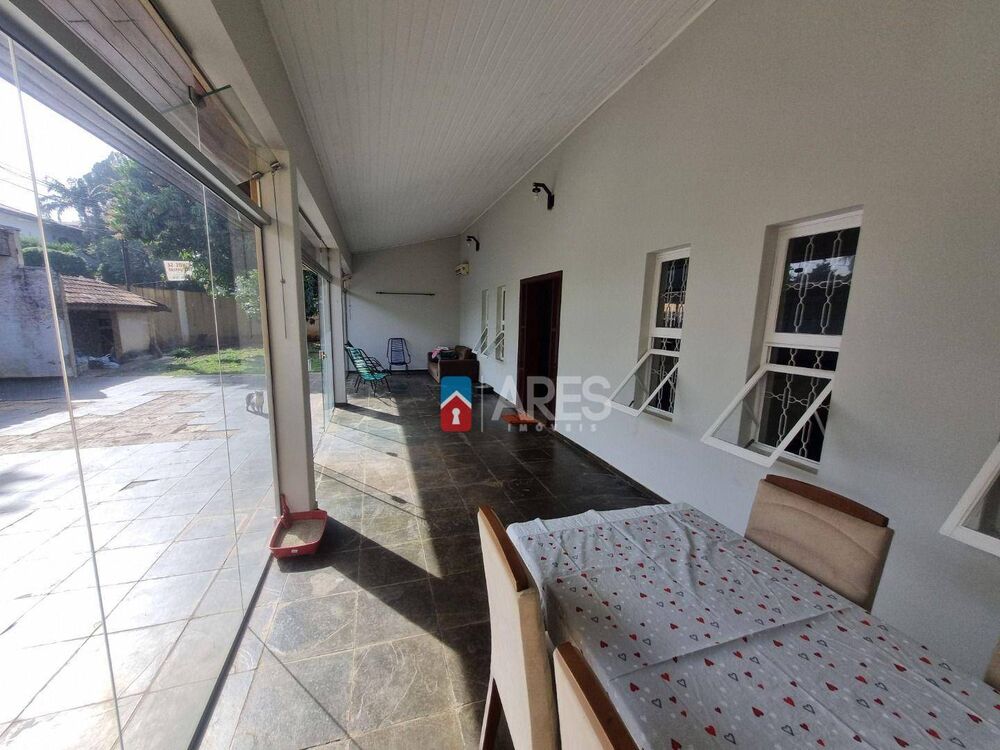 Casa, 4 quartos, 270 m² - Foto 1