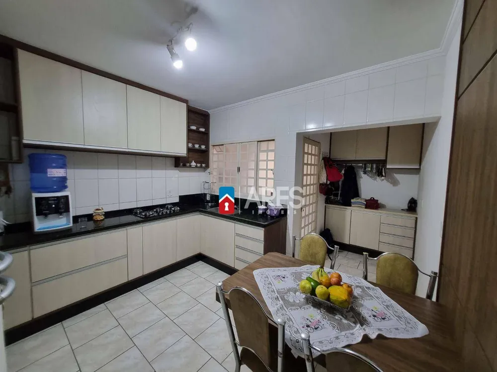 Casa, 3 quartos, 136 m² - Foto 1