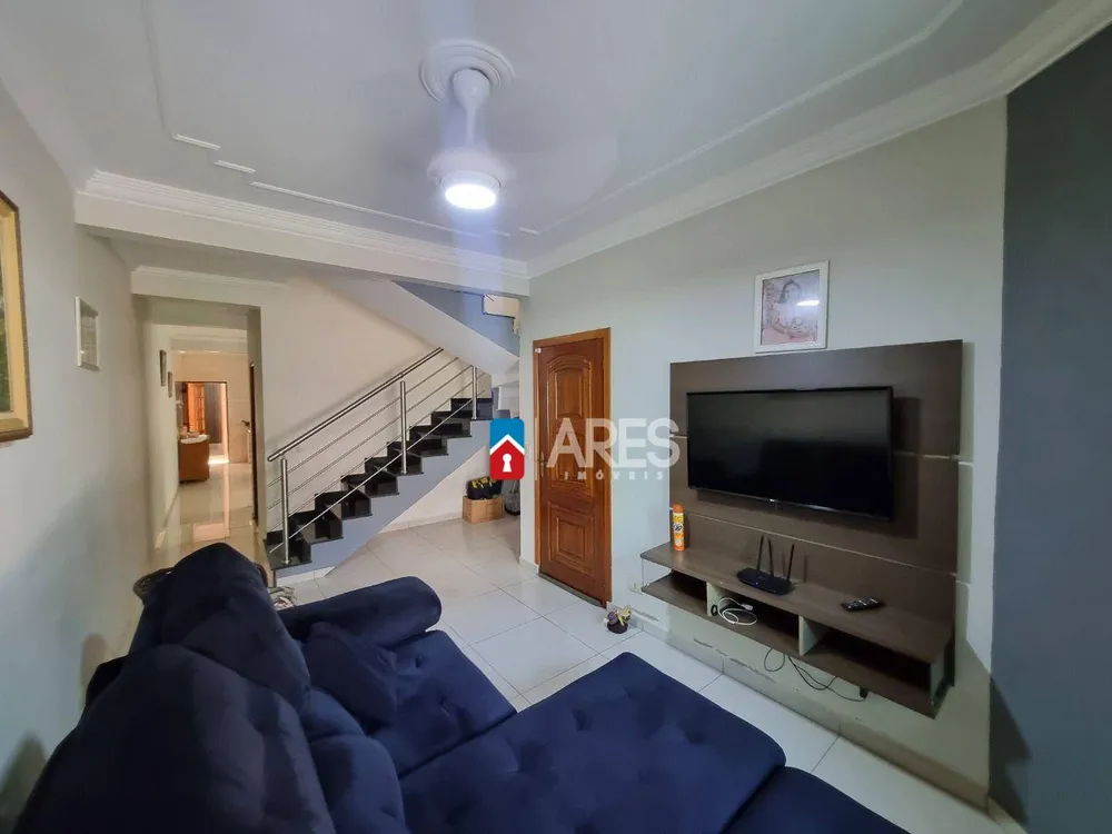 Casa, 3 quartos, 233 m² - Foto 2