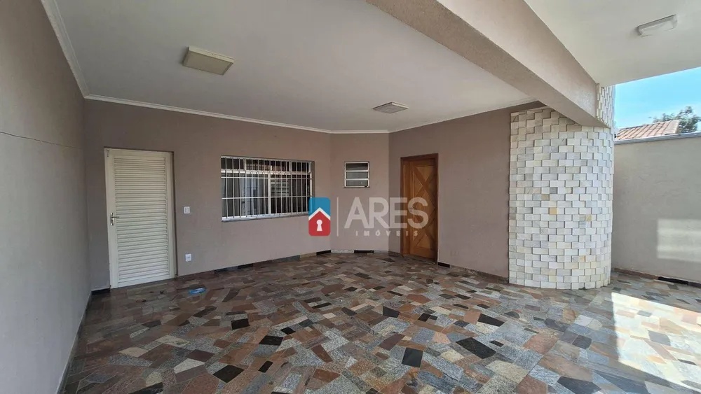 Casa, 3 quartos, 221 m² - Foto 1