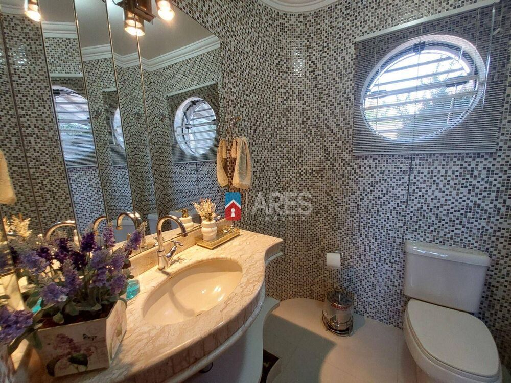 Casa à venda com 3 quartos, 344m² - Foto 2