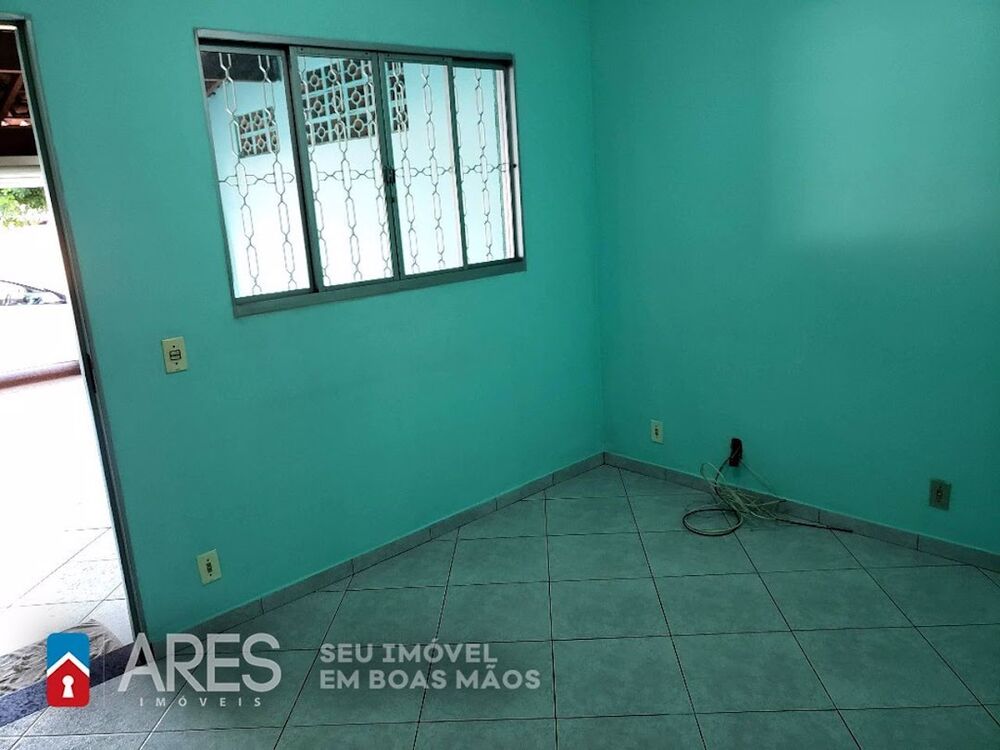 Casa à venda com 2 quartos, 68m² - Foto 2