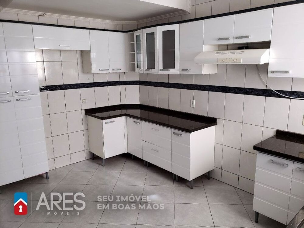 Casa à venda com 2 quartos, 68m² - Foto 3
