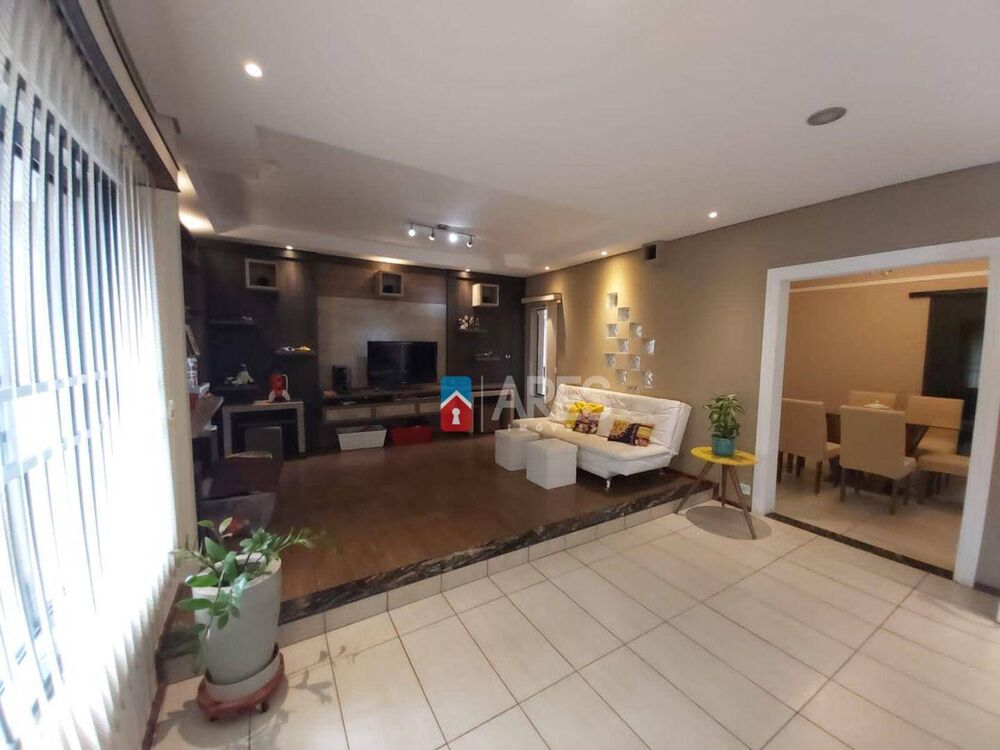 Casa, 3 quartos, 230 m² - Foto 1