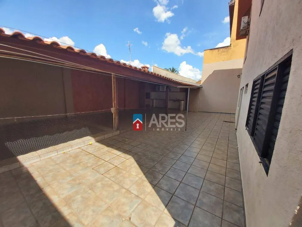 Casa, 3 quartos, 230 m² - Foto 2
