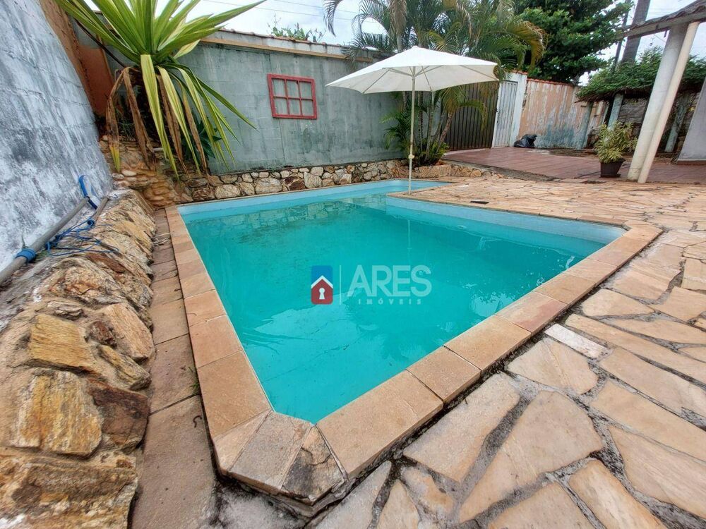 Chácara à venda com 4 quartos, 154m² - Foto 1