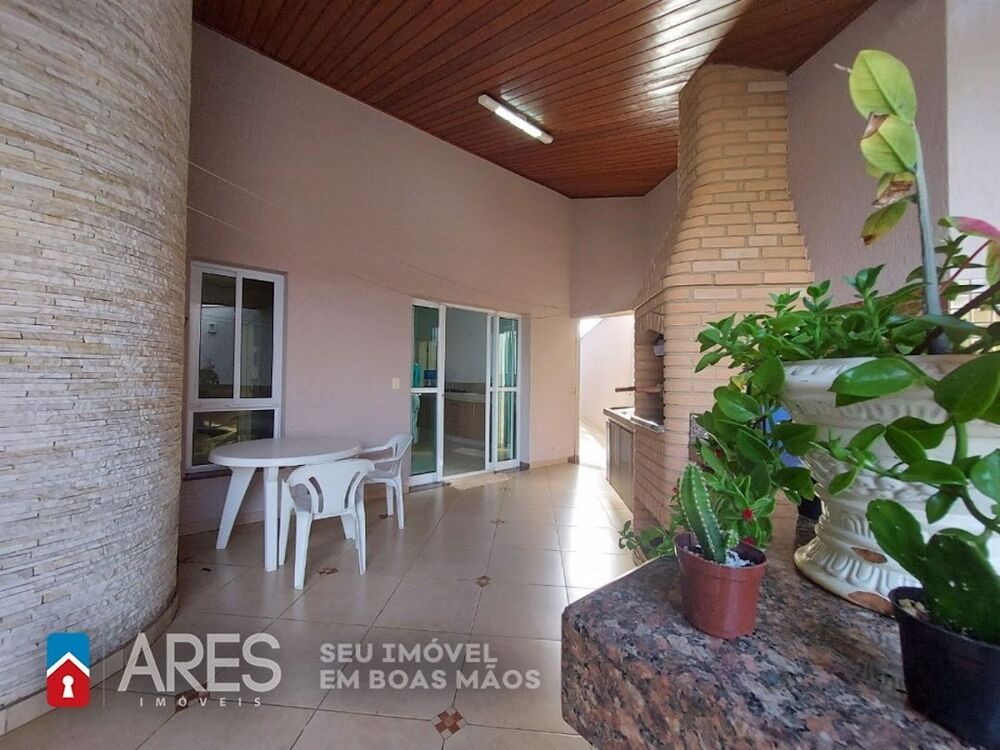 Casa à venda com 3 quartos, 249m² - Foto 4