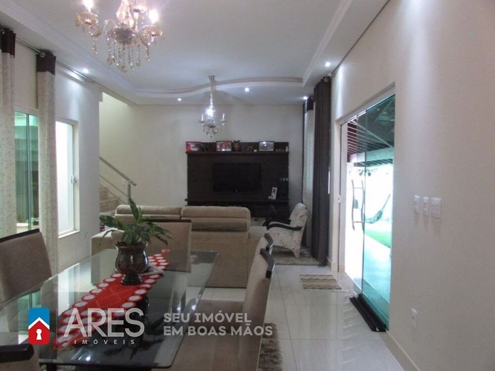 Casa, 4 quartos, 250 m² - Foto 1