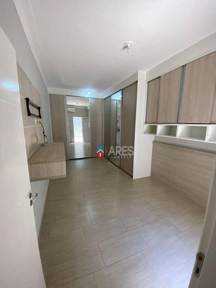 Casa, 3 quartos, 241 m² - Foto 2