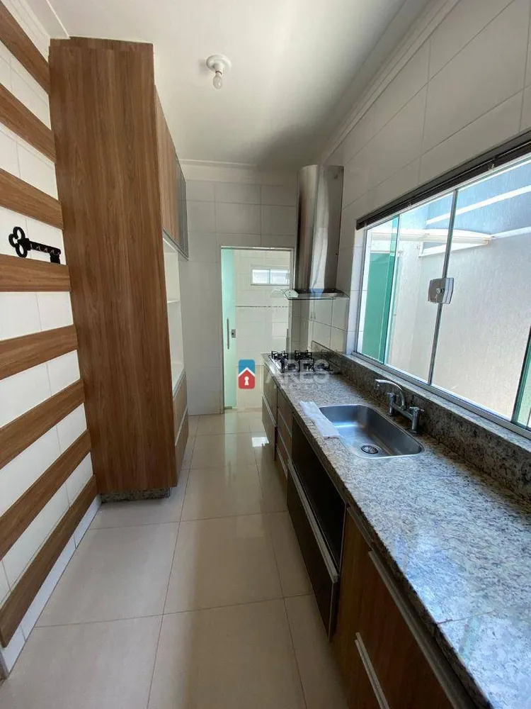 Casa, 3 quartos, 241 m² - Foto 2