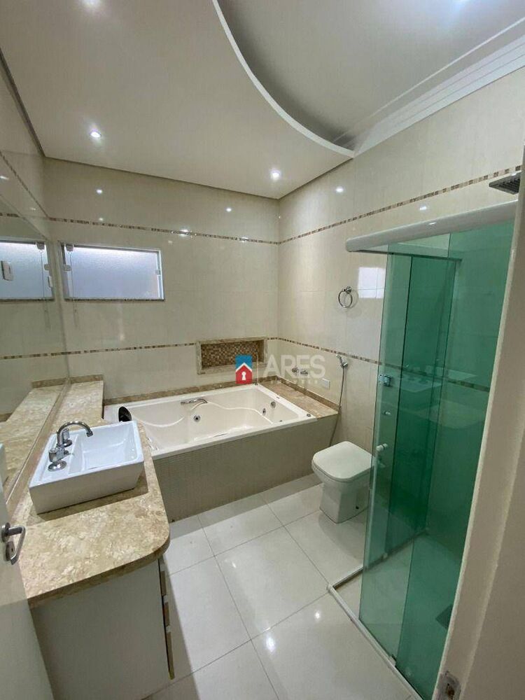 Casa, 3 quartos, 241 m² - Foto 1