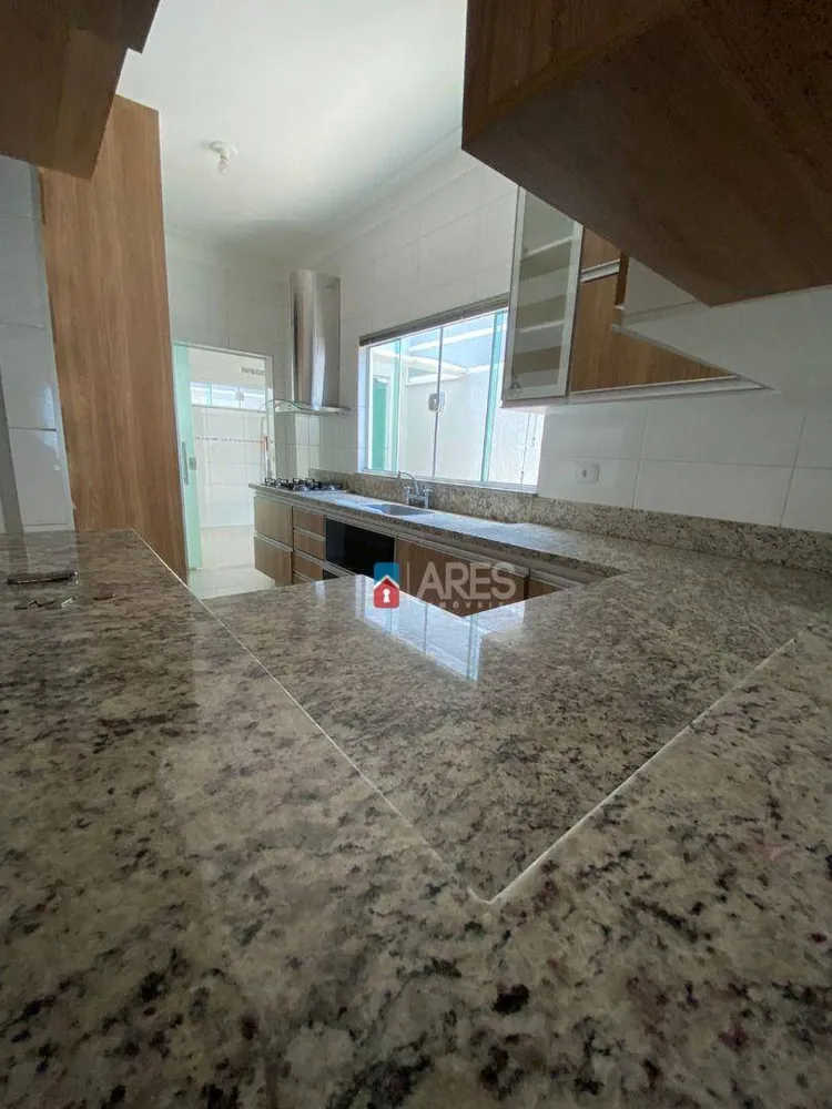 Casa, 3 quartos, 241 m² - Foto 3