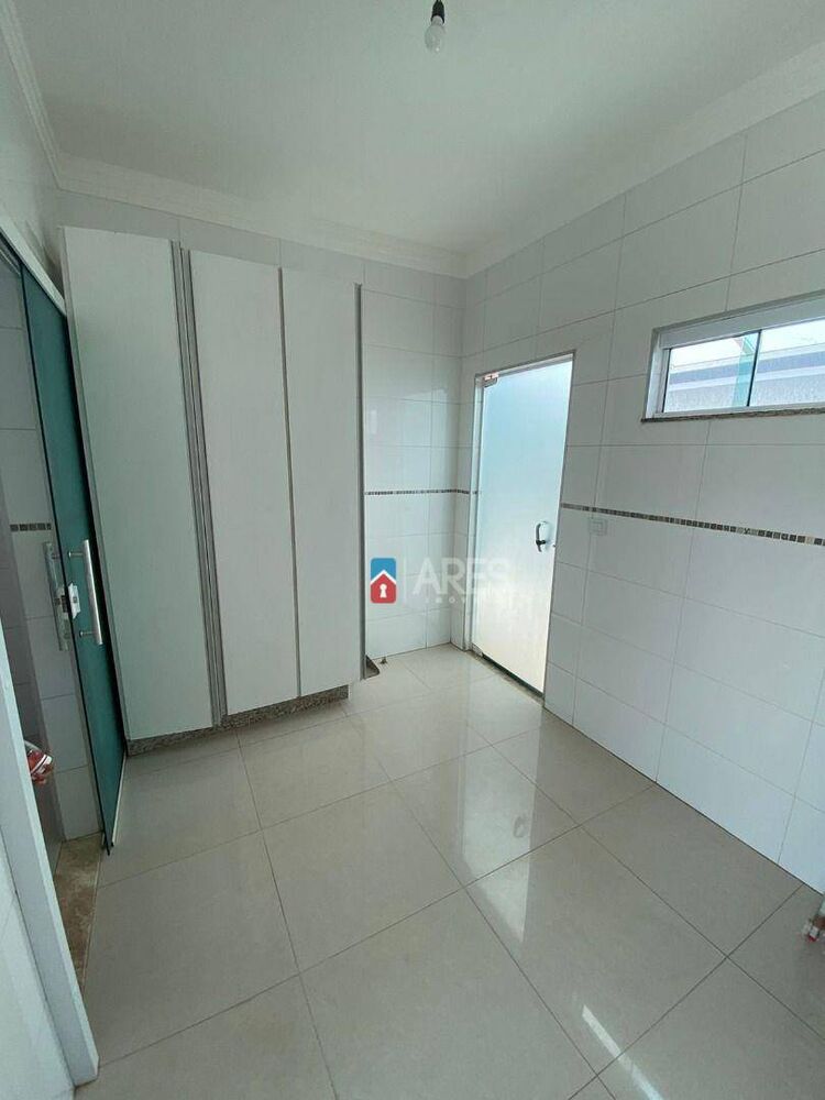 Casa, 3 quartos, 241 m² - Foto 3